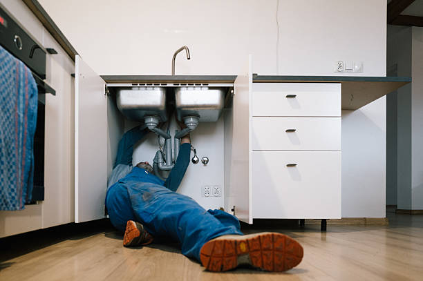 Professional Leak Detection technician working in Batesville, MS